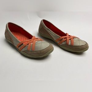 Clarks Shoes Leather Size 7.5 M  Slip-On Womens Shoes Beige/Orange color .